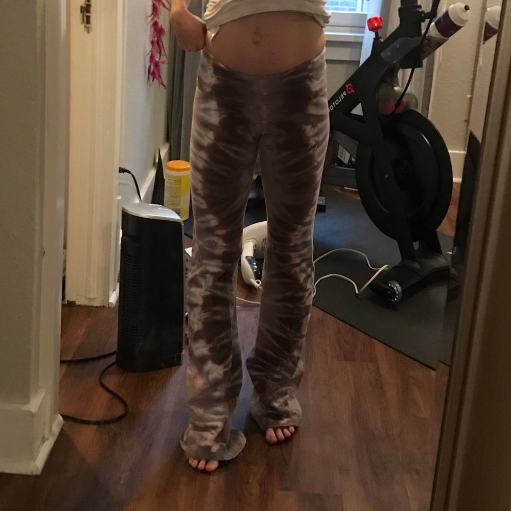 Brightly twisted sweatpants